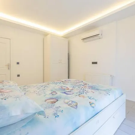 Yalikavak Palmarinaya 500 Metre Villa Bodrum